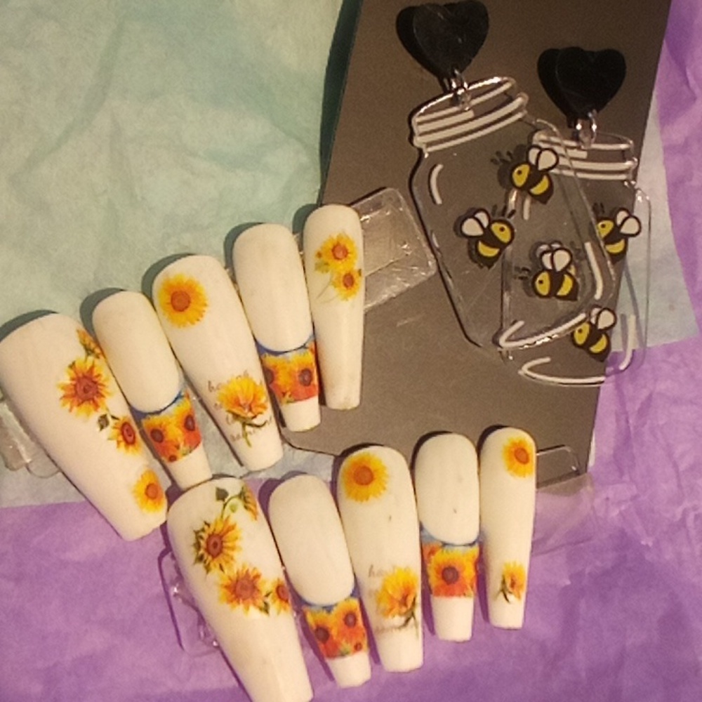 Sunflower 🌻 matching nails and earrings